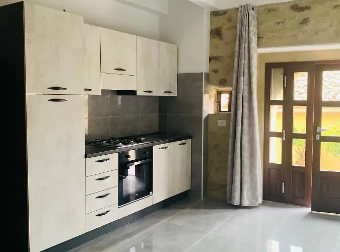 בית הארחה Casa Castello רוקה אימפריאלה