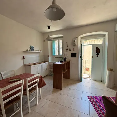 Casa Castello 罗卡伊恩佩里亚莱