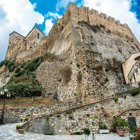 Casa Castello 4* 罗卡伊恩佩里亚莱