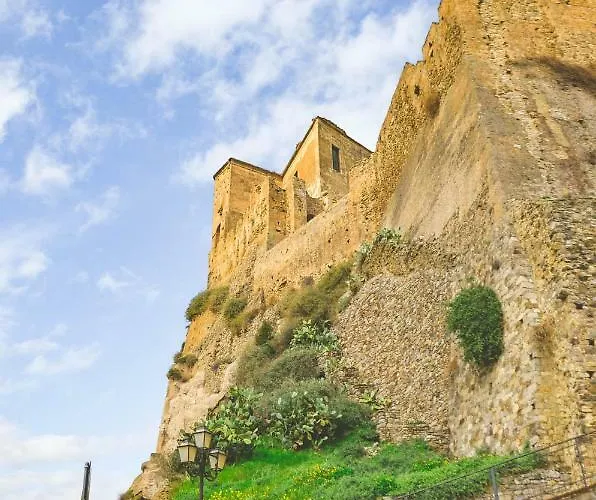 Casa Castello רוקה אימפריאלה